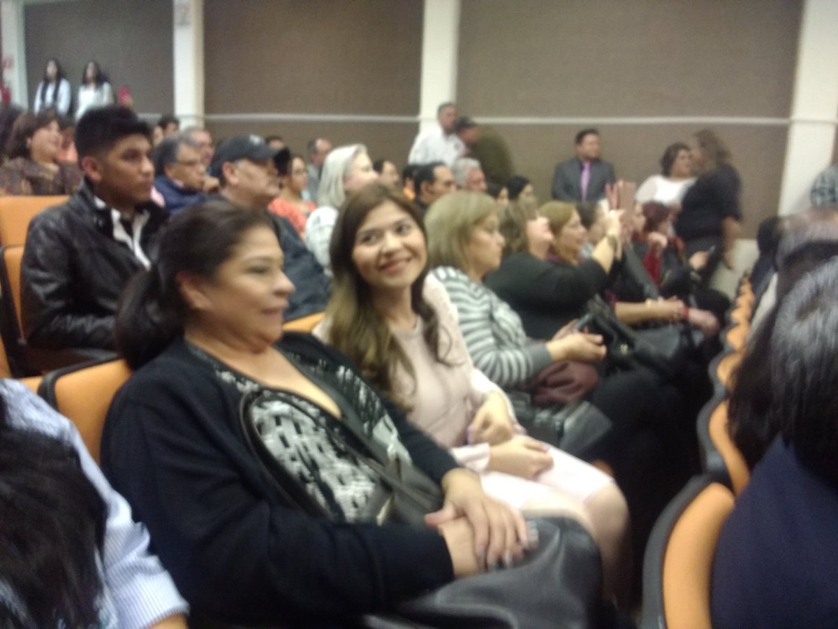 ChocheChoche1's tweet photo. #Piedrasnegras Como único compromiso es el de trabajar incansablemente por la facultad así lo aseguró Verónica Villarreal ante el rector de la UAC Salvador Vélez #Cuartopoderpn... https://t.co/N2a4PIfkv2