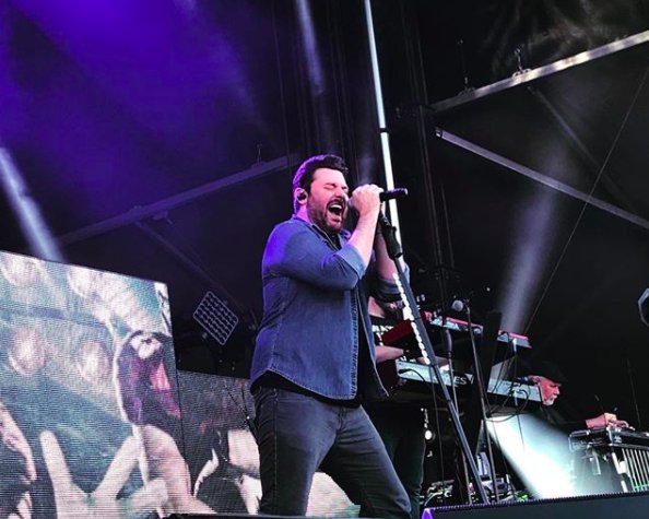 CThunderIowa's tweet photo. #Tbt to @ChrisYoungMusic at #TreeTown2017! π https://t.co/rIBnlReX0u