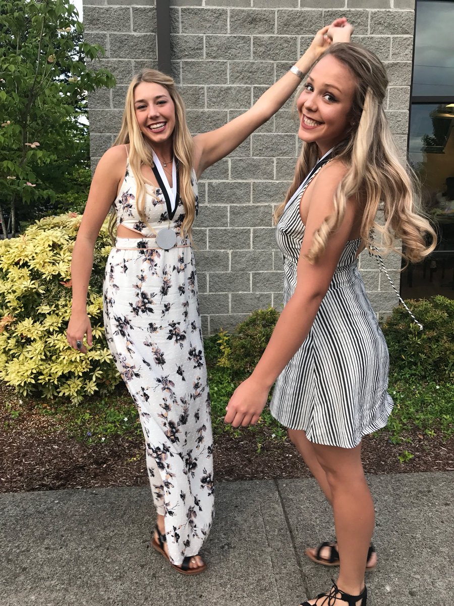 juliaa_1188's tweet photo. Happy flippin birthday pretty girl! Miss you 🌻💕 https://t.co/r4vaznf4UF