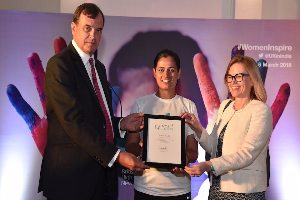 UKinIndia's tweet photo. #DYK @BakshiSrishti has been awarded the Commonwealth #PointsofLight. Through @crossbowmiles Srishti is on a 3800 on foot journey from Kanyakumari to Kashmir to educate women on financial and digital literacy. #BillionStepsforWomen

38 Days to go for @Commonwealth18 https://t.co/h10kSUDb4B