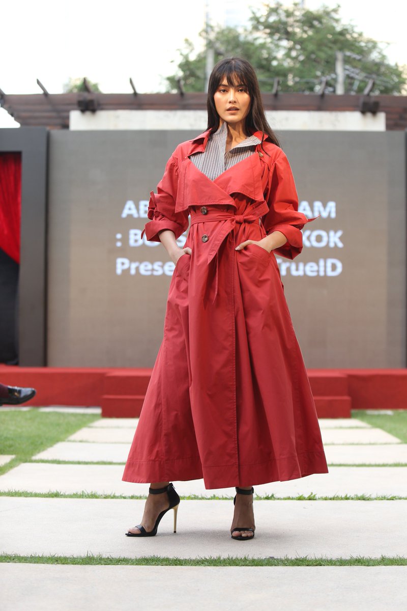 นับถอยหลังสู่ปรากฏการณ์แฟชั่นอีกครั้งของเมืองไทย Bangkok International Fashion Week 2018 #BIFW2018 พร้อมโชว์เรียกน้ำย่อยจากทั้งไฮไลต์แบรนด์ดังและแบรนด์หน้าใหม่ในงานแถลงข่าววันที่ 8 มีนาคม 2561 ณ โรงแรมสยามเคมปินสกี้ กรุงเทพฯ #SiamDiscovery #TheExploratorium https://t.co/jh3wUVCKFs