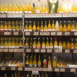 これがミカンの国の力だｗ愛媛のミカンジュースコーナーはワイン顔負けの品揃え!
