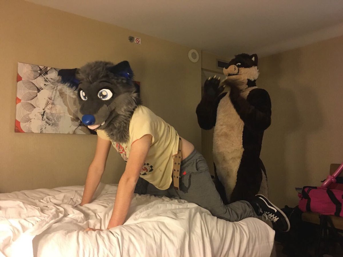 PhozzyHowell's tweet photo. Random #TBT picture from #MFF2016 with @SilvyShadow, minus the context 😇😜😙 https://t.co/5eZbjkGVNv