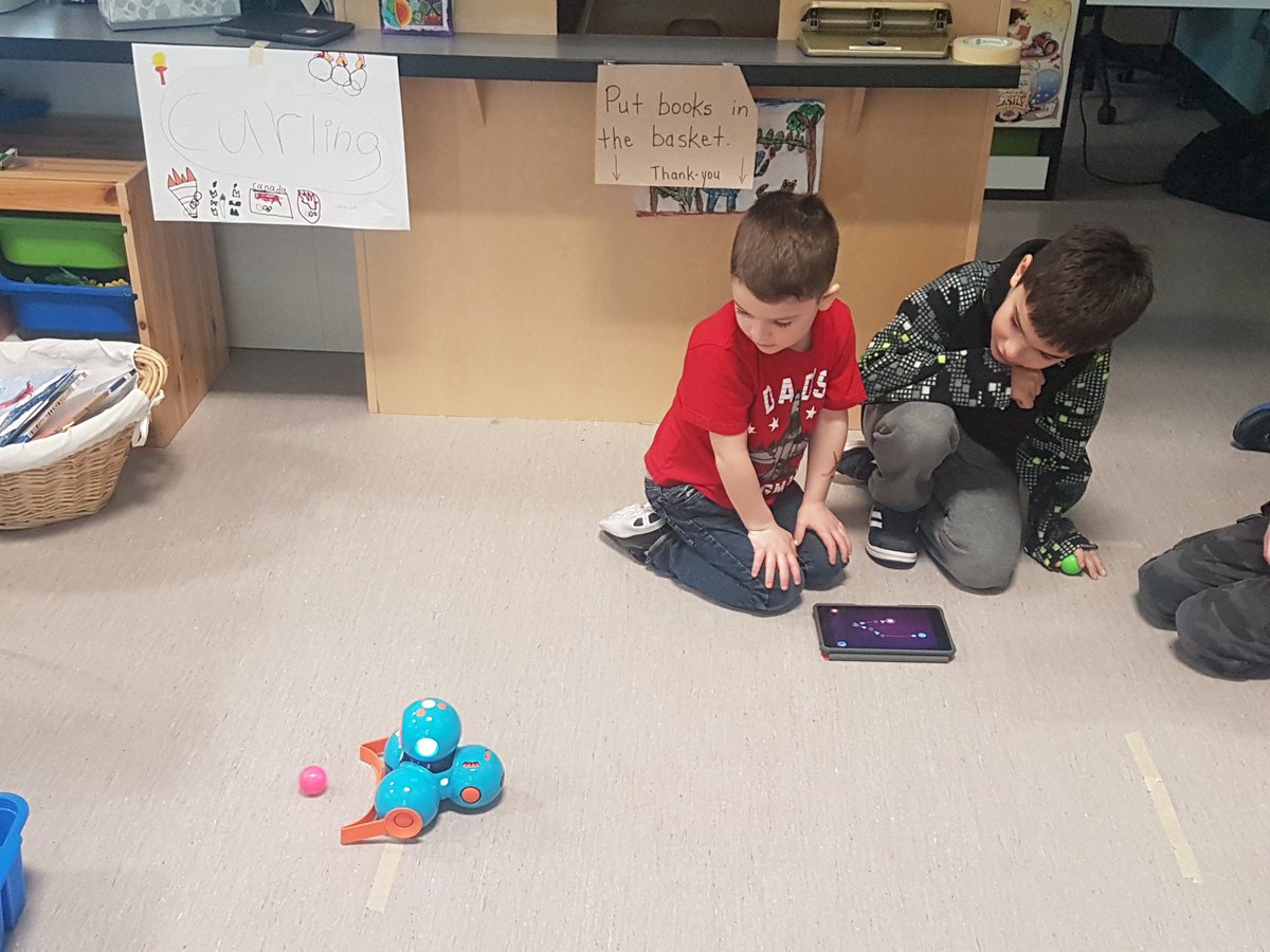 KowalGrade1's tweet image. Coding, collaboration and a whole lot of fun! #robotolympics #dashtothefinishline