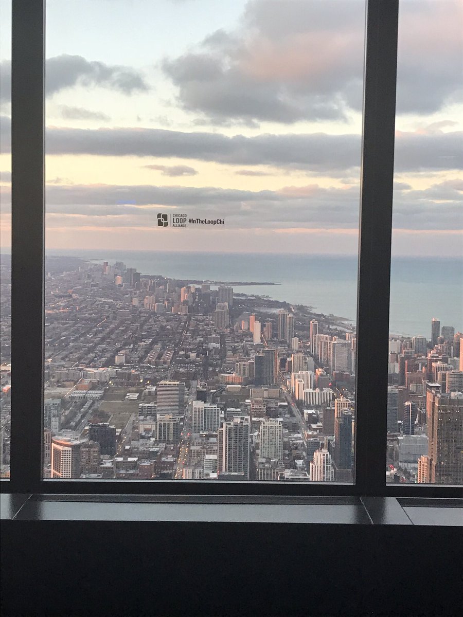 MeetAaronThomas's tweet image. #NETWORKTONETWORTH Enjoyed my first event @ChiLoopAlliance at @SkydeckChicago’s #99thfloor event space! Great job! #chicago #networking #thursday #willistower #chicagoloop #Chicagoland