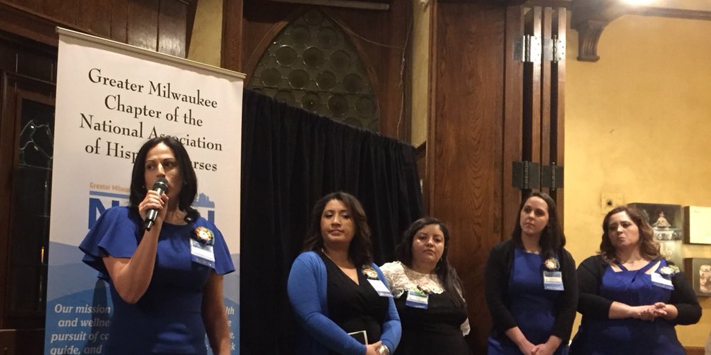 npnpnp's tweet photo. Started the day with amazing colleagues, Bernie Brewer and Roscoe.   Ended with MKE chapter Hispanic Nurses.  #ThisIsAurora https://t.co/oiTQk8QoPC