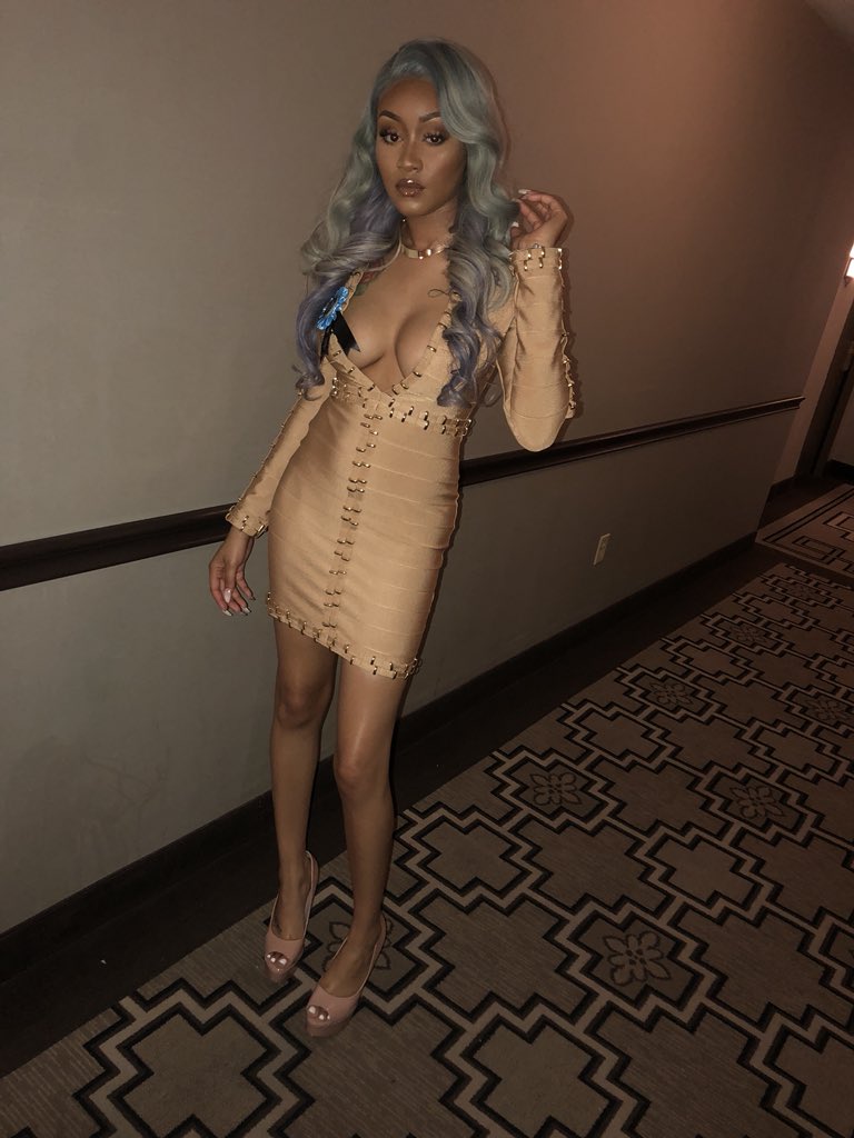 xX_Ahontas's tweet photo. YEAH SHORTY IM DONEEEE🎉Chapter 2️⃣1️⃣ 🤦🏾‍♀️ https://t.co/CGsrd0Wxev