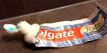 smooth_slime's tweet photo. Ppl dead ass be tryna brush their teeth wit this imma neva understand https://t.co/1hph4QUCoF