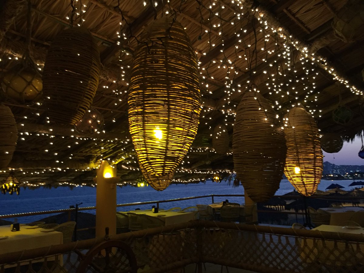 covygomez's tweet photo. #Acapulco #SemanaSantaEnAcapulco #restaurante #ElChaneque (atrás de Sanborn’s Café @CAPTAcapulco https://t.co/HpRooJx8Hm