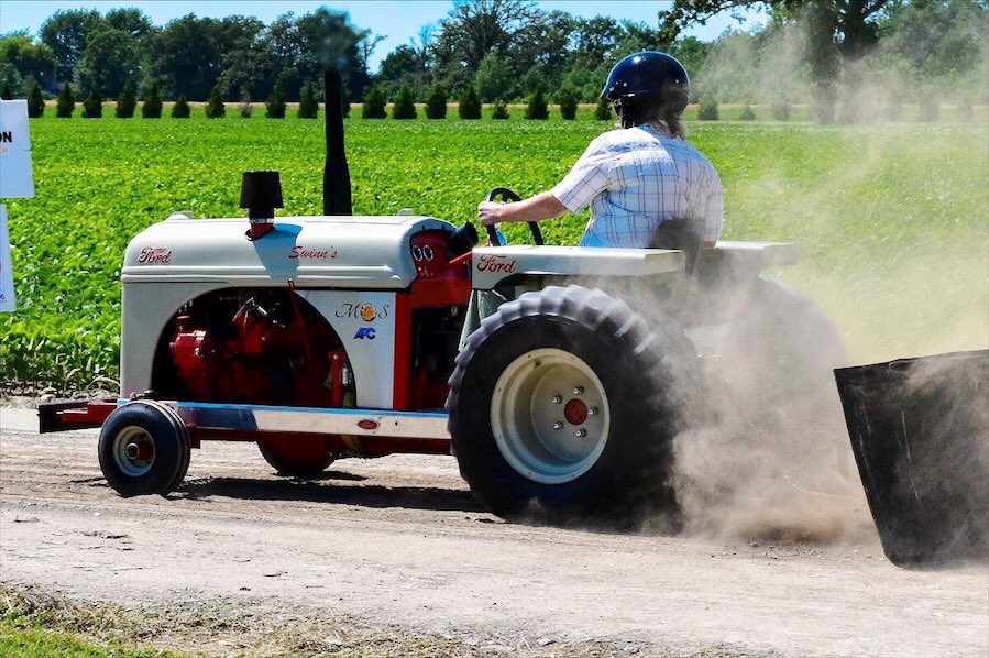 BonneauRichard's tweet photo. Some Essex Kent Garden Tractor Pullers tractors #fullpull #justgonnasendit https://t.co/CBw22U8Jag