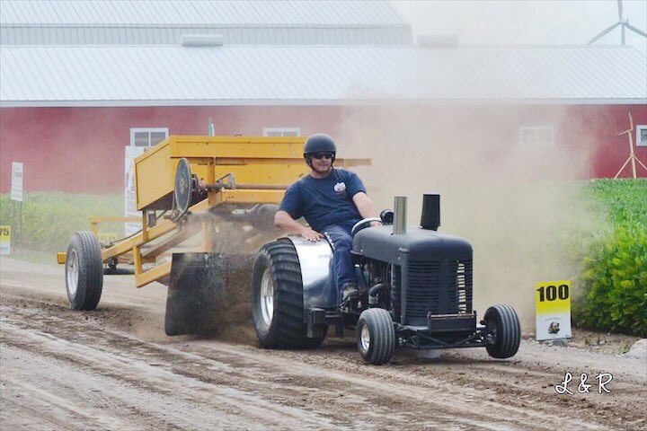 BonneauRichard's tweet photo. Some Essex Kent Garden Tractor Pullers tractors #fullpull #justgonnasendit https://t.co/CBw22U8Jag