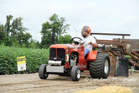 BonneauRichard's tweet photo. Some Essex Kent Garden Tractor Pullers tractors #fullpull #justgonnasendit https://t.co/WLpQ9JT7V5