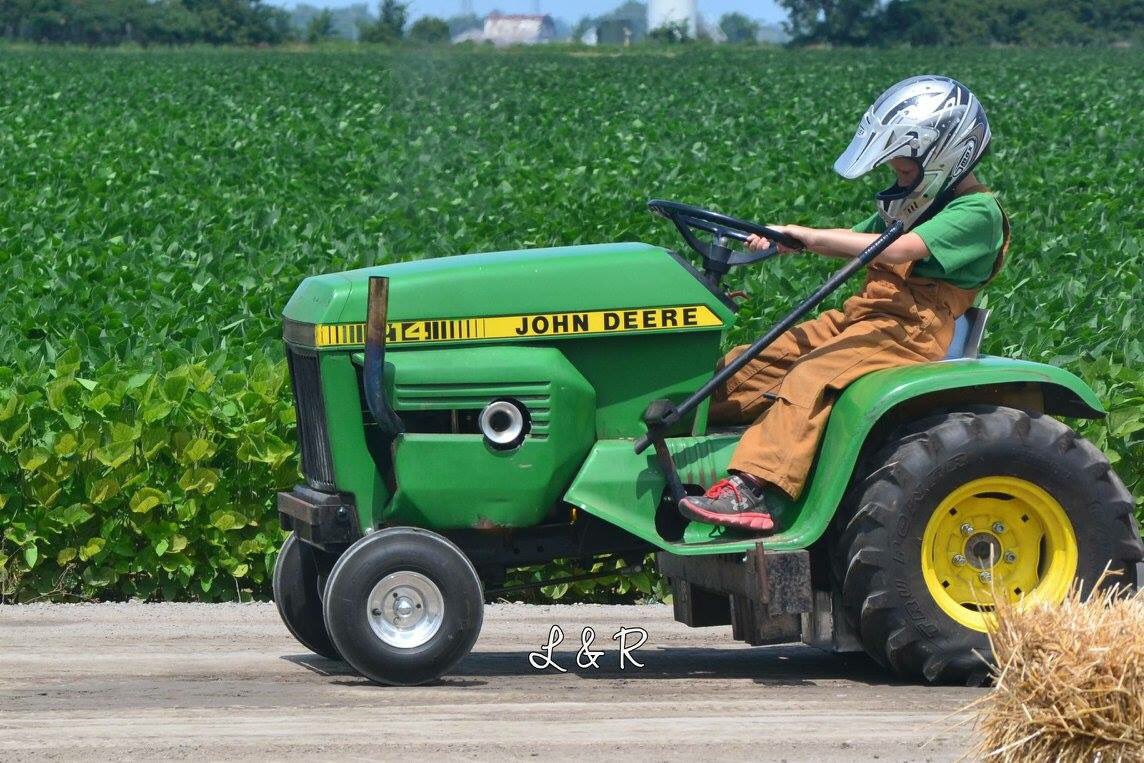 BonneauRichard's tweet photo. Some Essex Kent Garden Tractor Pullers tractors #fullpull #justgonnasendit https://t.co/tQELtB67f0