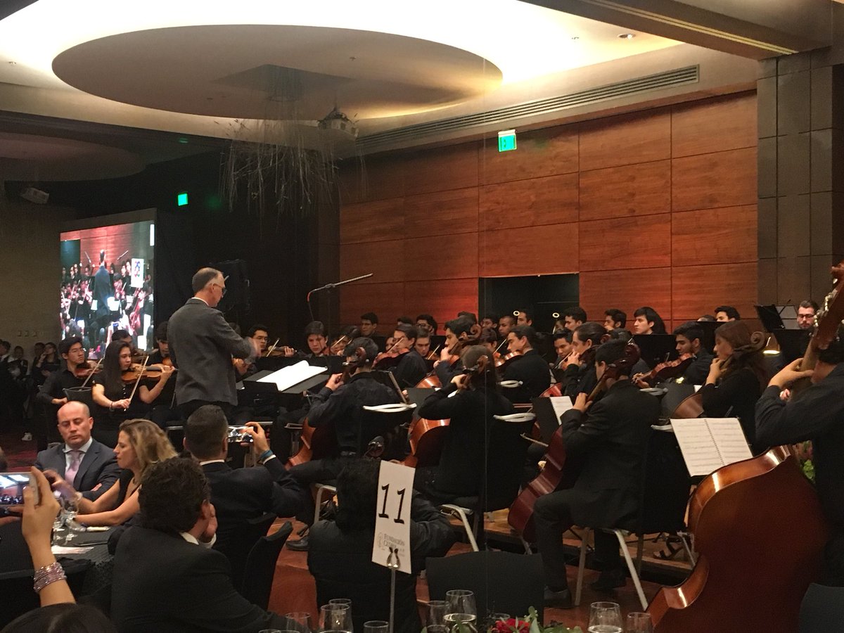 RogelioVegaLl's tweet photo. La orquesta sinfónica de la @UPMexico  en el 10 aniversario de la @Fund_CedrosIAP  +de 750 familias beneficiadas de manera directa, menos del 2.5% de deserción https://t.co/5zo5exgxfY