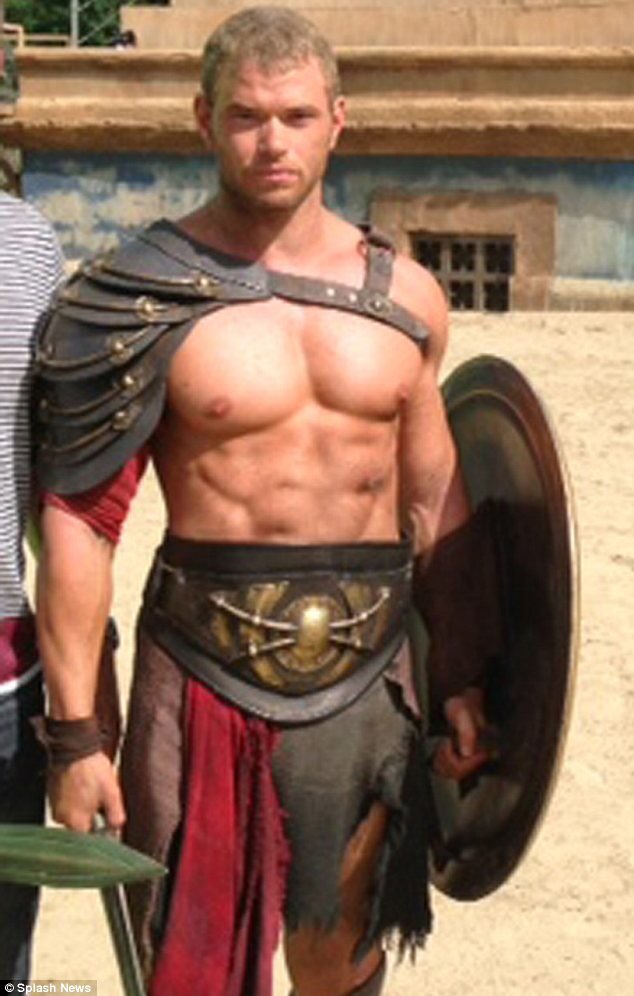 ChattyAtretes's tweet photo. It’s my first time fighting in an arena. I’m suited up and ready to battle #newbie https://t.co/UzwxIpVQV9