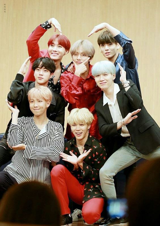 fantea3012's tweet photo. @BTS_twt
안녕하세요 ✌ 
HAPPY BIRTHDAY SUGA 🎂🎂🎂🎂
HAPPY 😊
#UZBEKISTANLOVEBTS �� https://t.co/ONqFDX5wj1
