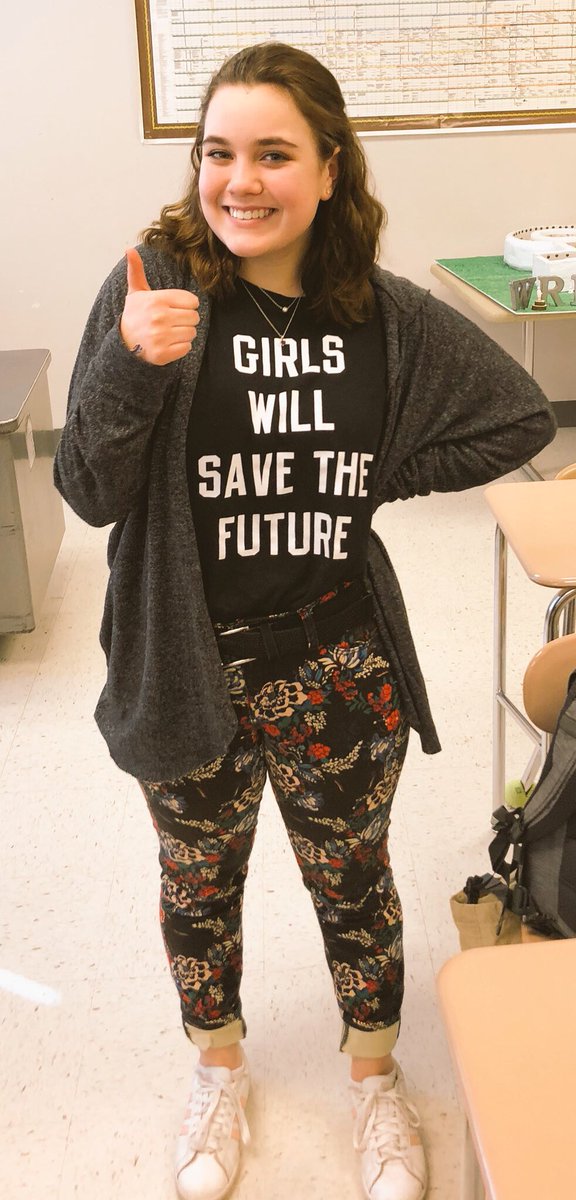 DuffNation_edu's tweet photo. #WHAP220 Ss & @bhsbroncoslib celebrating #InternationalWomensDay with great books & sweet ts! #TheMoreYouKnow #FridaKahlo #girlswillsavertheworld #empoweredwomenempowerwomen #BSD220 #BHSNow https://t.co/HqZMqzJNLN