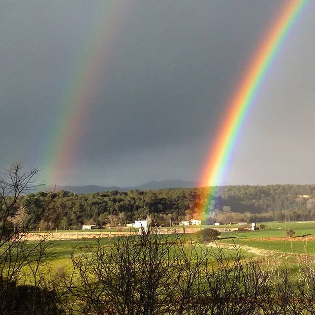 GermanDeJuana's tweet photo. #germandejuana #germandjuana #cancolomer #navata #emporda #catalunya #catalonia #arcdesantmarti #arcenciel #rainbow #arcoiris #regenbogen https://t.co/Bhh7GMReks https://t.co/5zjkVFJErF