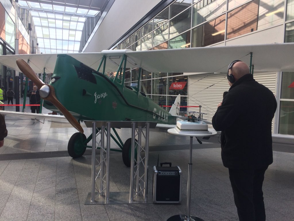 .<a href="/bbcburnsy/">David Burns</a> waxing lyrical about Amy Johnson’s famous #Jason which is staying in Hull @Ststephenshull We are live until midday