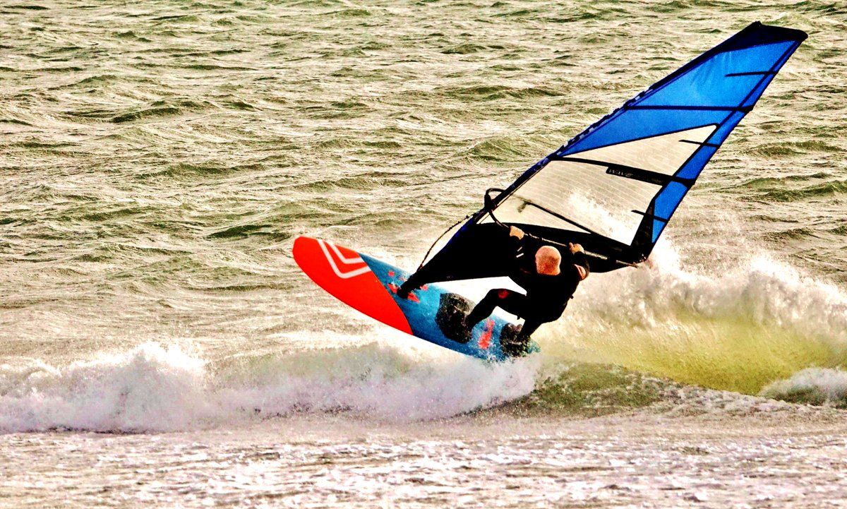 Windsurfing_UK's tweet photo. @SeverneSailsUK Dyno 105 2018 freestyle wave test report now up on the site. Pics: James Jagger
https://t.co/DmFMQRjfrB
#windsurfing #UKwindsurfing #boards #test #review #freestylewave #windsurf https://t.co/IACLYUyEoT