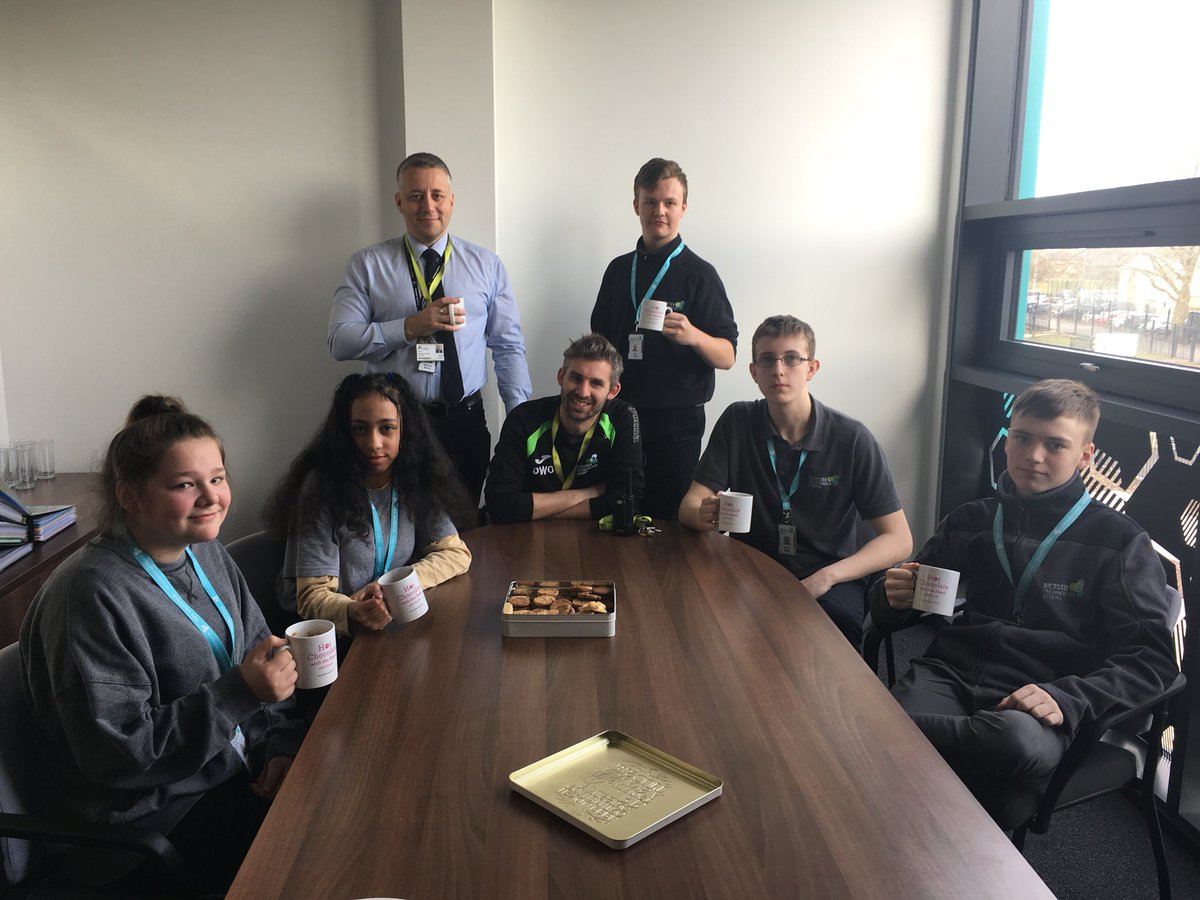 samthompson80's tweet photo. Back this week with #hotchocfriday A lovely break spent with these amazing students #givingityourall #improvingonexamtechniques
#goodworkethic #niceallroundstudent #polite #goodsenseofhumour #makingtheVPlaugh #laughingisgood #doingthewritething  @Bicester_Tech @vpbicestertech https://t.co/ByD2MFp1QT