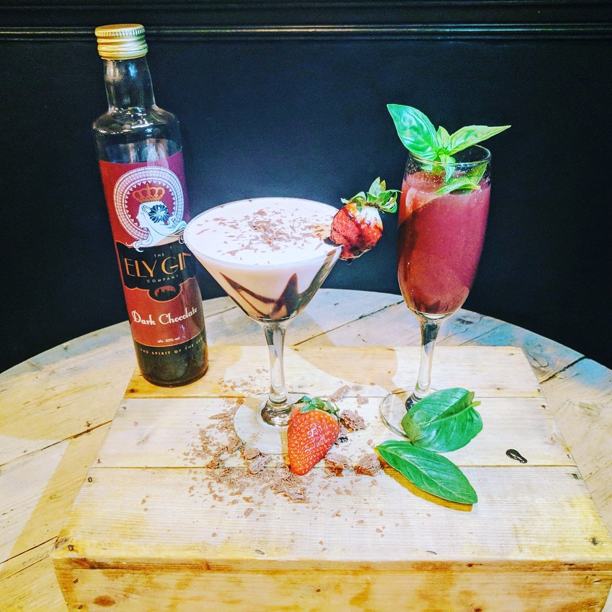 thewhitebearsb's tweet photo. Mothers day is just around the corner and we have 2 lush cocktails for you to treat her too. Using our Ely chocolate gin we have a 'Forget me not' martini. Plus a raspberry Bellini with a twist. Enjoy mummys 😁 #whitebear #steaminbilly #cocktails #mothersday #bellini #elygin https://t.co/rzZNSNbufi