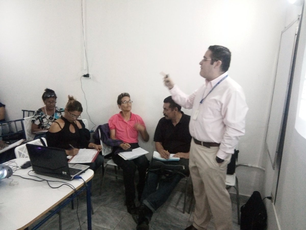 jucasato78's tweet photo. Este jueves 08/02/2018 la @UCLAve a atreves de su Dirección de extensión dió inicio al Diplomado de Gerencia Comunitaria Avanzada. Una vez más nuestra casa de estudios formando a las comunidades. @JoseLuisYepez https://t.co/Q3KvZvgat7