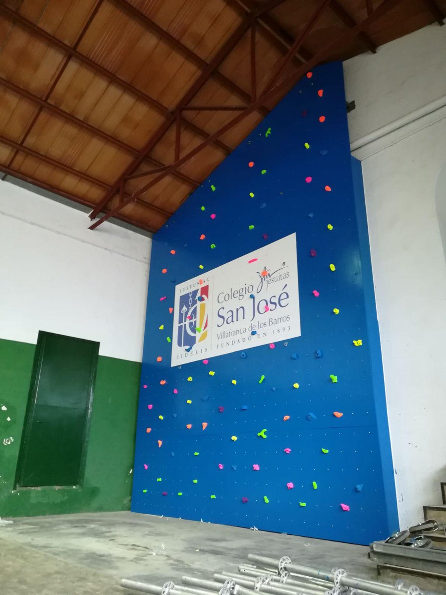 Cada vez, son más los coles que incluyen la #escalada dentro de #EducaciónFísica @villafrancadelosbarros <a href="/fexme_oficial/">FEXME</a> @fjyd_extremadura @deportextremadura #aventuraextrema #escalada #rocodromo #colegio #niños #kids #children #education #sport