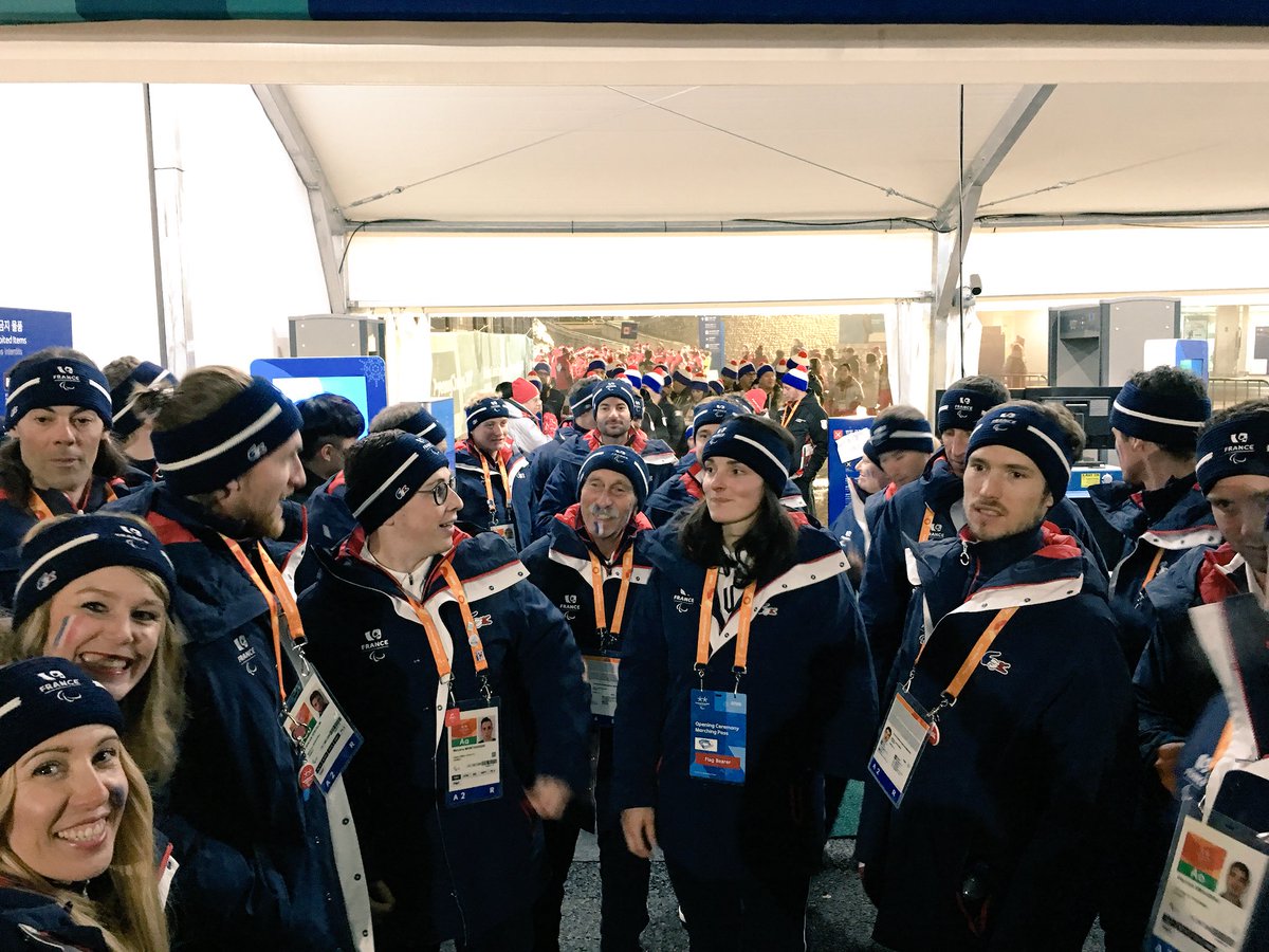 FRAparalympique's tweet photo. Défilé à la française ce soir à #Pyeongchang ! Suivez-nous sur @FranceOtv à partir de 12h 🇫🇷💙 #BleuParalympique 
La bise de @FRAparalympique https://t.co/DCQ20wvSLn