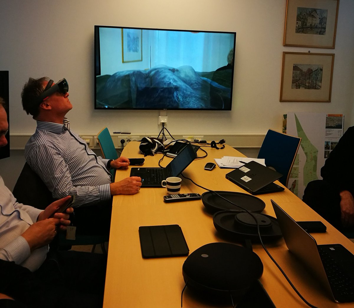 Hamarregionen's tweet photo. Hvordan bruke AR innen beredskapsarbeid i kommunene? Vi er i gang med svært spennende forprosjekt! #VR #AR #VRINN https://t.co/EzcCAFINZr