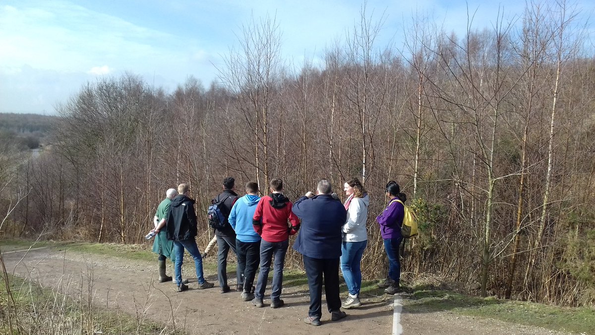 TeamBuildGWSY's tweet photo. Edwardian Woodsman sharing his knowledge of all things trees with our lucky guests in the sunshine at Rabbit Ings today! https://t.co/OgCjUbSosC
