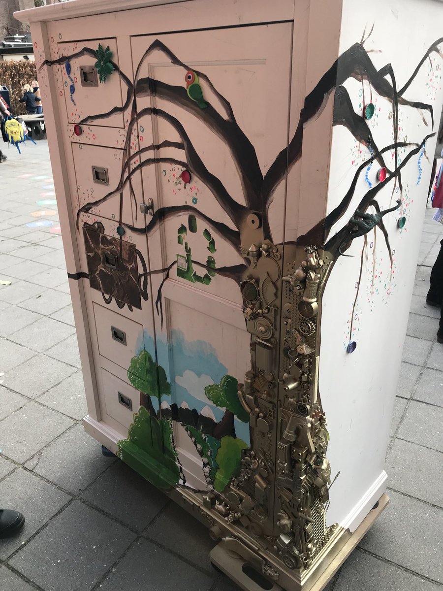 Thema duurzaamheid op de #montessorisoest: de recycle kast <a href="/nederlandschoon/">Supporter van Schoon (initiatief van Verpact)</a>