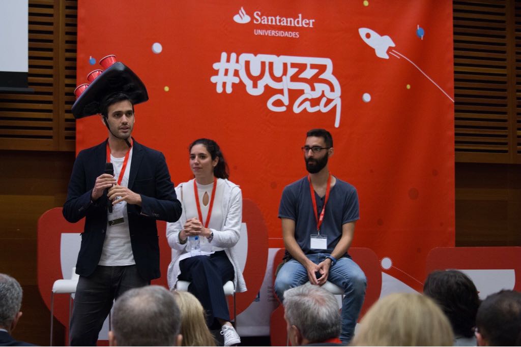 beurruti's tweet photo. @UGRemprendedora @Dvdgp @ecoope_eu @GranadaExplorer @ExplorerByX @emprendecise @EU_Growth @AntonioManu15 @JulianIEI @alberto91993 @Aisromar @juandp88 ¿Os acordáis @ExplorerByX cuando David salió de esta guisa al #Yuzzday ? ¿Qué ocurrirá en este #ExplorerDay ? 😂 https://t.co/qGTIZsSkPY