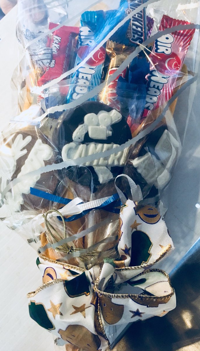 ChattersBaskets's tweet photo. #candybouquet #chattersbaskets #supportTheArts #breakALeg #chocolateLove #downtownhammonton #njisntboring #creativenj #njheartlands https://t.co/p6GKEkzJbJ