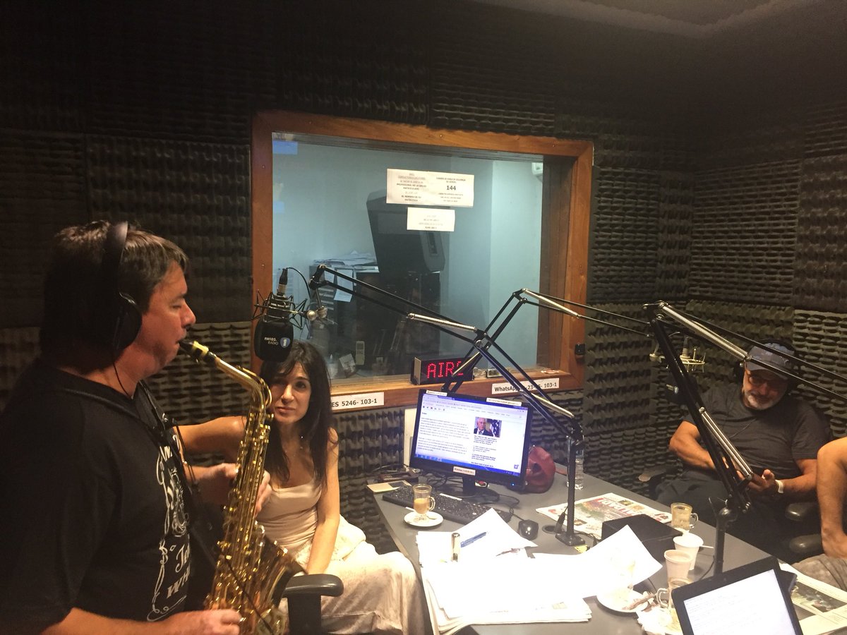RodriguezThi's tweet photo. La mañana con #Mancini #RadioUno https://t.co/LQs8WBxYKk