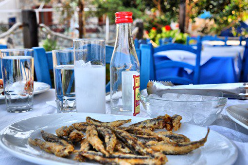 VisitGreecegr's tweet photo. Time for Tsipouro... Cheers, mates! #VisitGreece #ttothttp://www.visitgreece.gr/en/gastronomy/regional_cuisine/tsipouradika https://t.co/zihBS12Qfo