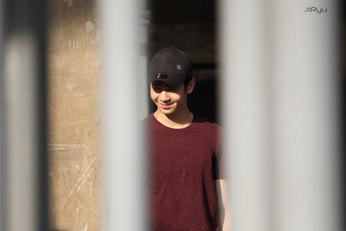 bewithryu's tweet photo. เอาภาพคุณพี่หมื่นแอบเขินมาลงให้อีก set นึงค่ะ ☺️☺️☺️☺️☺️

ปล.พรุ่งนี้บ้านเรามีขนมแจกน้า ใครมาหาน้องแวะมาทักทายกันได้ค่า สถานที่จะแจ้งอีกครั้งนะคะ ♥️

@ryuvachirawich 
#RyuVachirawich 
#TUSexyboy 
#bewithryu https://t.co/hiK9Zxtgy6