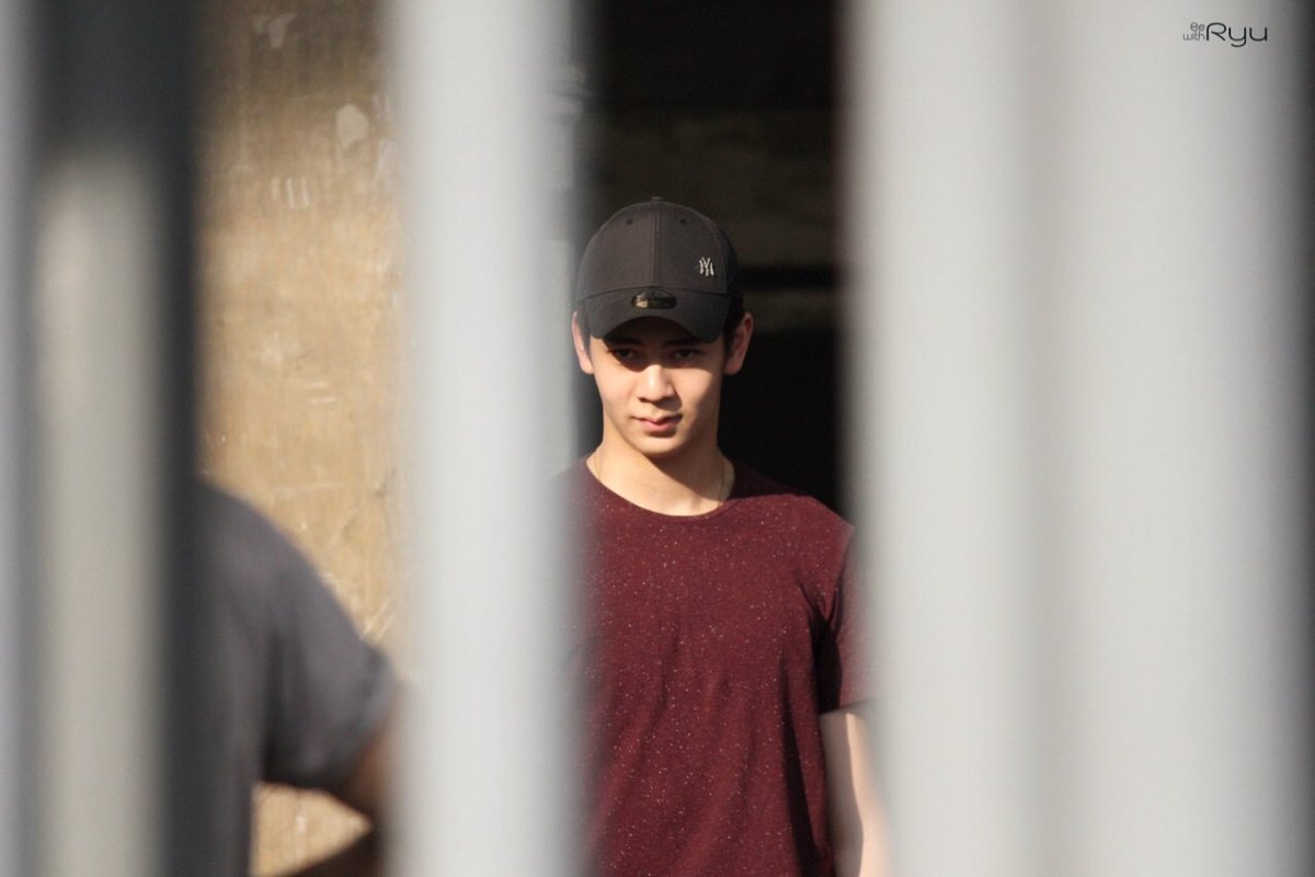 bewithryu's tweet photo. เอาภาพคุณพี่หมื่นแอบเขินมาลงให้อีก set นึงค่ะ ☺️☺️☺️☺️☺️

ปล.พรุ่งนี้บ้านเรามีขนมแจกน้า ใครมาหาน้องแวะมาทักทายกันได้ค่า สถานที่จะแจ้งอีกครั้งนะคะ ♥️

@ryuvachirawich 
#RyuVachirawich 
#TUSexyboy 
#bewithryu https://t.co/hiK9Zxtgy6