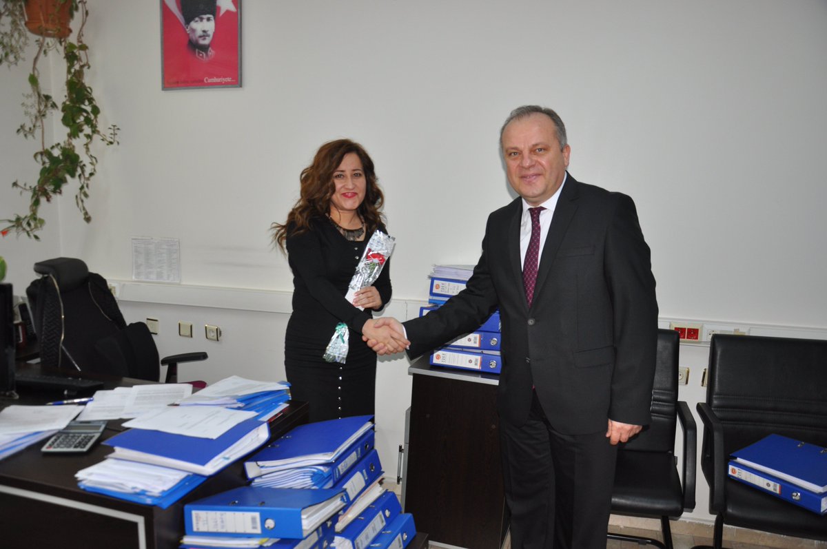 Kadın Personelimize Karanfil Takdim Edildi
corumozelidare.gov.tr/kadin-personel…