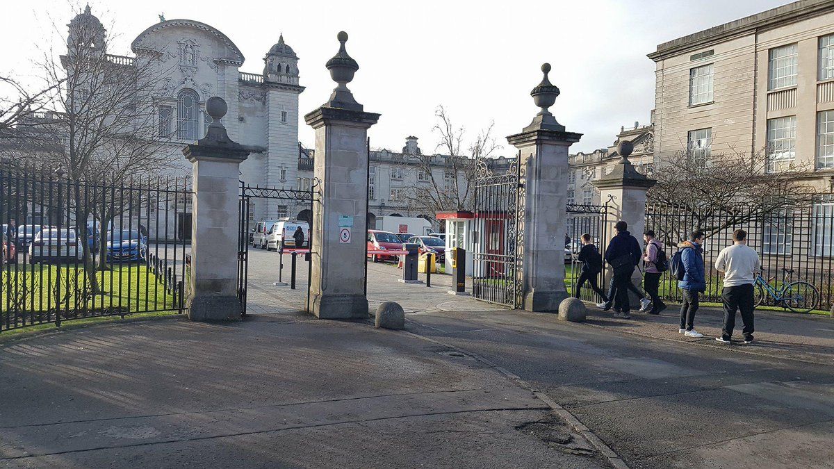 New figures from StatsWales show that only 4% of academic staff in @cardiffuni are able to teach in Welsh - the lowest in Wales.