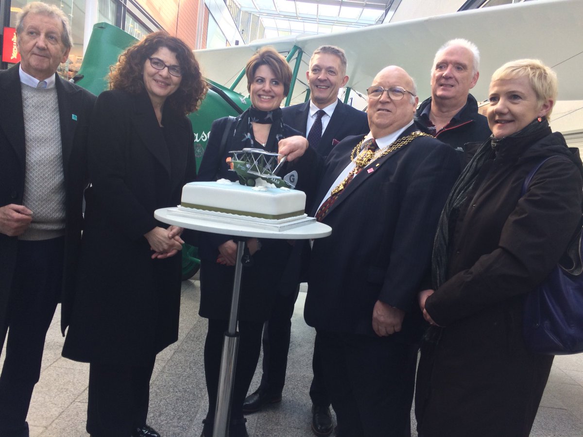 We’re talking to the only woman that’s ever sat in #Jason on <a href="/bbcburnsy/">David Burns</a> as Hull’s great and good cut the cake 🍰 #AmyJohnson