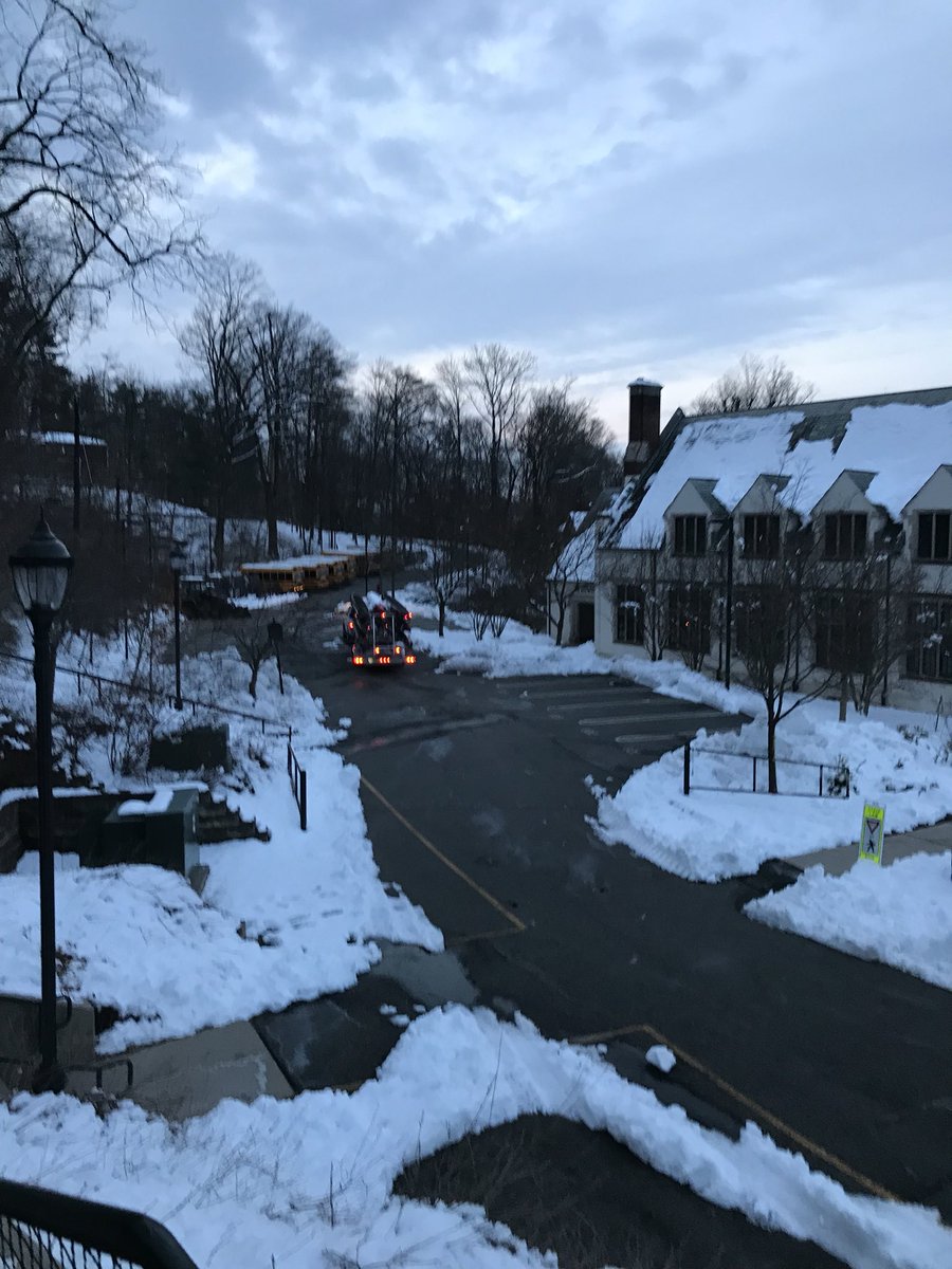 HunRowing's tweet photo. We’re on our way #springtraining18! Follow us as we head to @ClemsonRowing to watch tomorrow’s Carolina Cup! https://t.co/Y8fOfuC0Vs