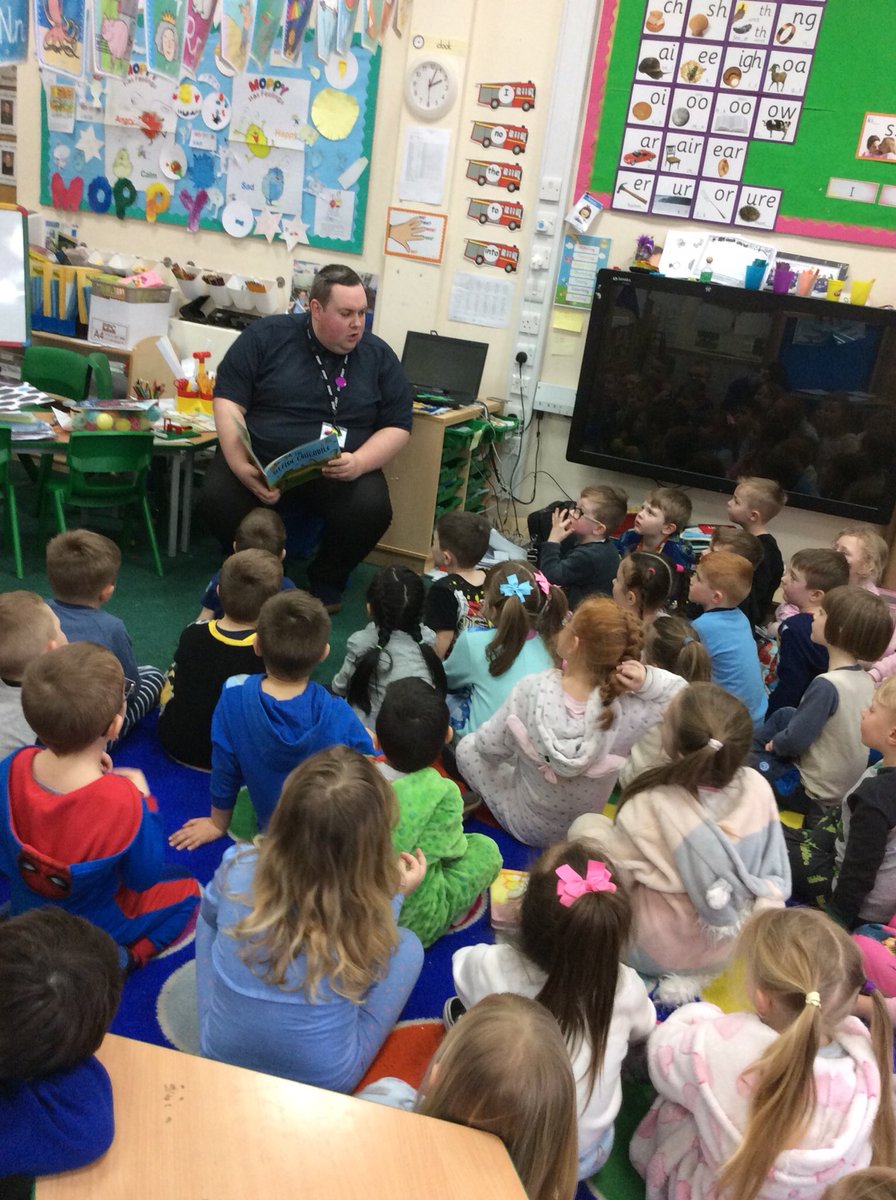 smceps's tweet photo. Reception loved having guest story tellers on World Book Day.
#WorldBookDayUK #smcepsEY https://t.co/ZJIpCQkjMU