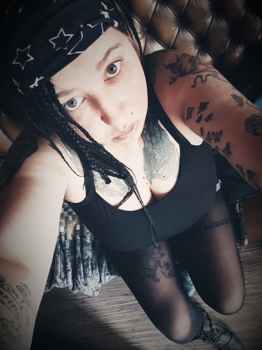 Rubina13931943's tweet photo. Antreten #Zahlschwein , werd jetzt schön schoppen gehen und du darfst zahlen... #Zahlzeit
#monyedom #monyepig #Geldherrin #Nylon #RTdoms #Zahlfotze #findom #ink #Tattoo
#monyepig #piercing https://t.co/GC6eWtTk8x