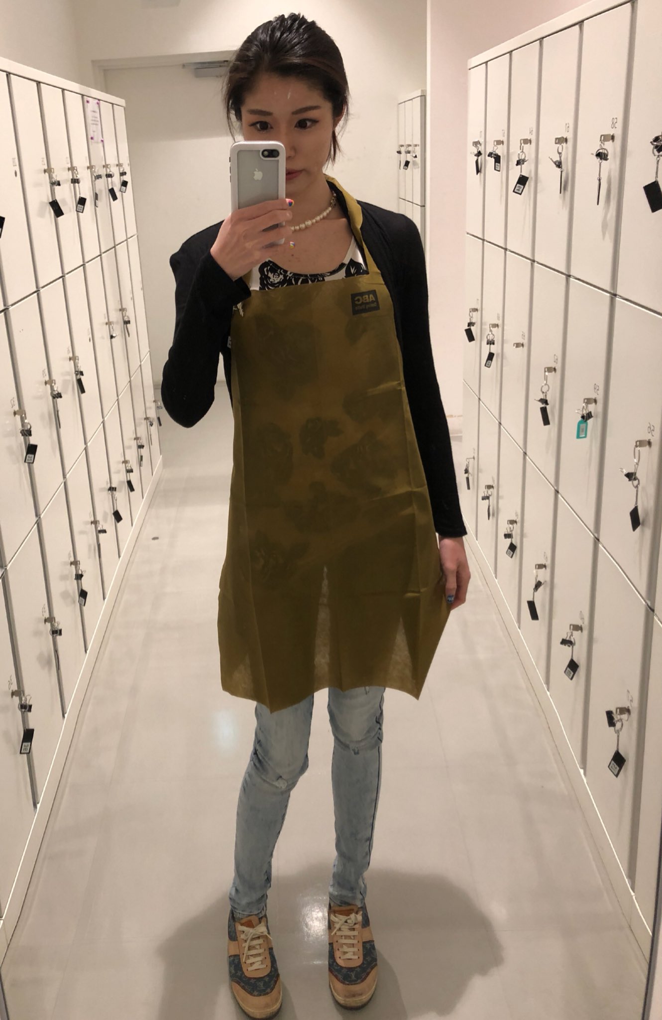 海外避難生活みさちゃす パンを焼いています 本日はヴィトンの運動靴です スニーカーの事を運動靴と言ってしまいます 今日エプロン忘れた みさちゃすabcクッキング公式インスタグラマー インスタにまた載せます 恐慌相場放置 I M Baking Bread