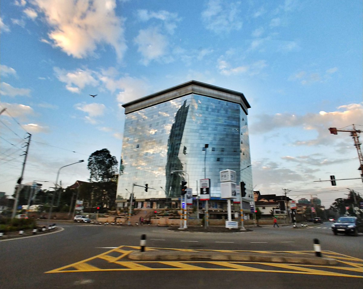 UlrichJvV's tweet photo. I'm out exploring the streets of Nairobi in Kenya. I love this city and its very friendly people. A modern African capital! They don't show us this side of 'Africa' on tv. ❤🇰🇪 https://t.co/xeRcgDix6w