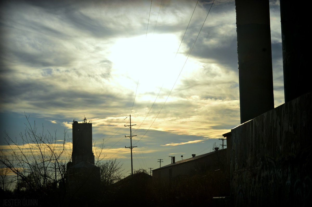 Jester_Qu_Photo's tweet photo. the contrast 

#photography #sunset #saginawmichigan https://t.co/TO4XMsbDbD