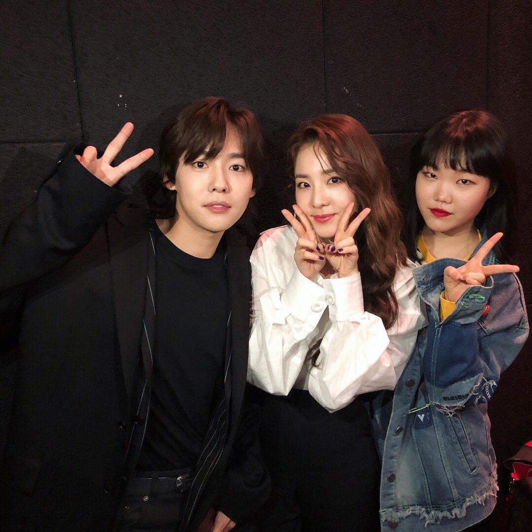 krungy21's tweet photo. 아 이뽀라~~ 시사회에 찾아와준 이쁜 동생들 진우랑 수현이~ 💕 진우는 나랑 연기클래스 동기, 수현이는 치인트팬이래용 😆 https://t.co/66Y4VAEopI