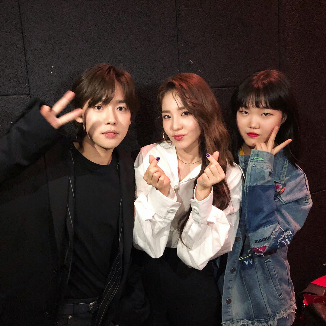 krungy21's tweet photo. 아 이뽀라~~ 시사회에 찾아와준 이쁜 동생들 진우랑 수현이~ 💕 진우는 나랑 연기클래스 동기, 수현이는 치인트팬이래용 😆 https://t.co/66Y4VAEopI