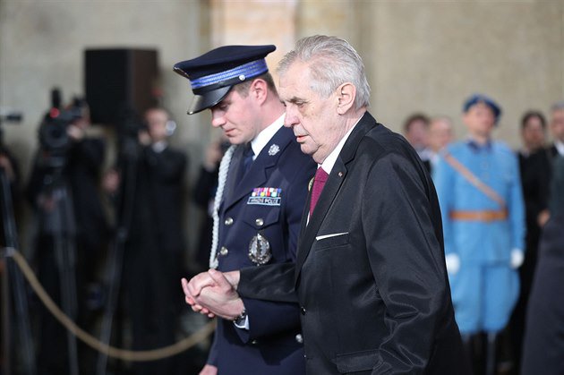 Prezident Zeman právě provedl coming out a odebral se svým přítelem na průvod Gay Pride. 
Foto: Dan Materna (MF Dnes)